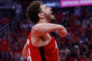 还有机会吗？申京镇守篮下 钉板大帽菲利波夫斯基