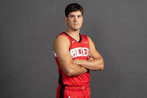 媒体人：谢泼德与大哥们一起在场上蹲底角很正常 出手权就这么点