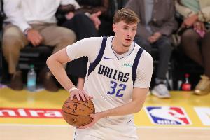 关键时刻连续拿分！弗拉格19中10拿下24分8板2助2断1帽