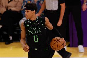 有实力！7号秀费尔斯13投7中&7罚6中 砍下21分5助攻