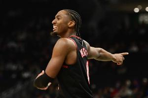 真领袖！马克西半场填满数据栏 砍下15分3板5助2断1帽