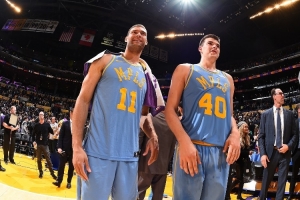 船记：中锋位置祖巴茨独木难支 洛佩斯和科林斯帮助实在有限