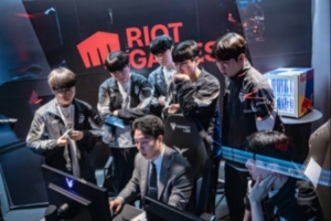 PCS网友热议LCK引入教练语音：T1要听老李的指挥还是教练？