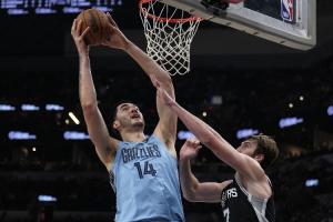 4战3次两双！扎克·埃迪统治篮板+打爆科内特 12中8空砍19分15板