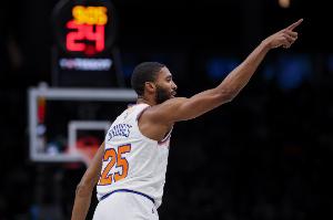 悬念回来了！布里奇斯顶着布朗命中三分 尼克斯12-0打停绿军