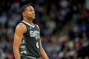 一剑封喉！福克斯单挑小贾伦 干拔三分洞穿篮心