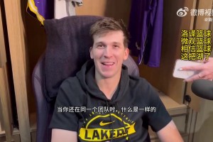 里夫斯：我是史上首位给一对父子都传过空接的人，真特别！