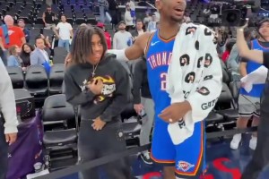 居然敢把师傅打爆了！亚历山大赛后和导师保罗开心打招呼