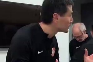 邵佳一留下了太多名场面！当年德甲官方回顾中国球员的精彩表现！