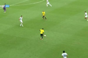 看懵逼了！广州豹防守低级失误，南通支云笑纳大礼