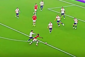 热刺摆大巴也没有！看C罗不停球直接敲开对手城门