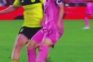 无情戏耍！梅西：刚才是你说话很大声啊