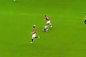 大模型门将也能秀花活！什琴斯尼这球，真的太秀了！