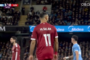 还是越位！解说：索博一开始不想给萨拉赫传球