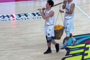 网友：王钰栋这次禁区内冷静拉球，是多少成年队老大哥做不到的？