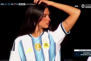 俄超真的能动手别动嘴啊！一个摔的干脆，一个爬的利索