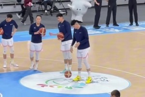 600万请来的还是输了！周琦赛前调戏工作人员，没想到后者直接走了