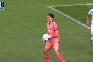 大意了啊！巴甲门将被老六偷鸡成功