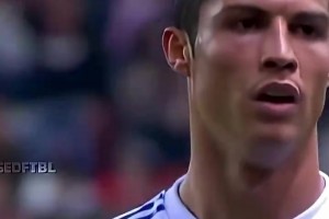 速度+霸气！当年C罗被撞倒后，这表情亮了！