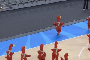 哈登：不是吧？我特么又成老大了？！