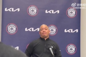 明年状元热门！卡梅隆-布泽尔居然来了一个抢断后暴扣！