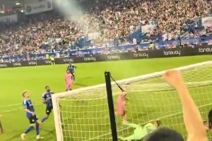 看台视角欣赏梅西这个进球，现场安保人员都惊呆了