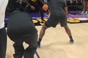 那KD呢？CC：16岁有了女儿觉得生涯将结束，父母成为我坚强的后盾