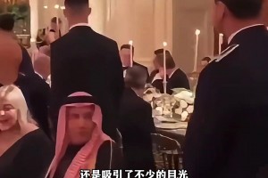 C罗参加晚宴的细节，直接做主桌太有排面了 