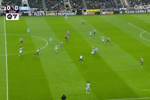 门神！纽卡反击机会，沃尔特马德打门又被多纳鲁马化解！