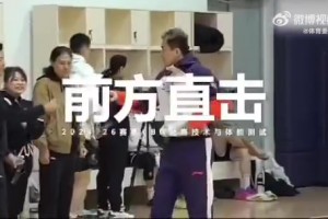 啊？汤普森兄弟：儿时床上写满69因为想像詹姆斯一样6尺9