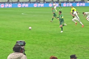 天呀9-0！金峰制造点球，万项主罚破门