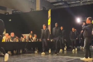 公司的中流砥柱！多特全队出席参加俱乐部股东大会！