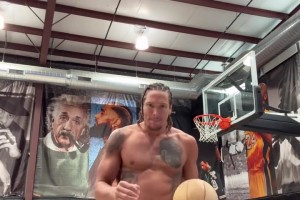 这块头！我猜吕布的身材，估计也就和阿隆-戈登差不多了