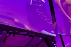 高级感！前方周玲安现场拍摄湖人新赛季开场秀