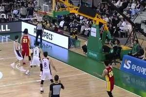 朱俊龙这球投得真大失水准，面前三米无人，结果投一三不沾！