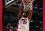 0.4秒空接绝杀！威金斯23分，鲍威尔33分，米切尔空砍28分15板8助