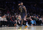 探囊取物！詹姆斯突破漂移打板命中个人得分上双